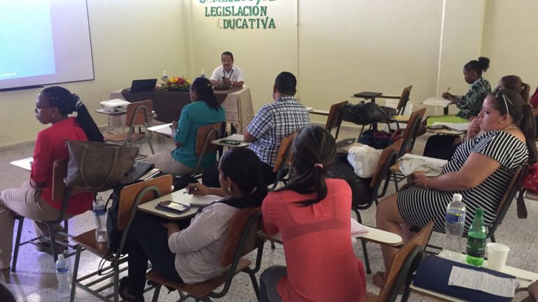 Universitarios en La Ceiba, son capacitados sobre derechos laborales