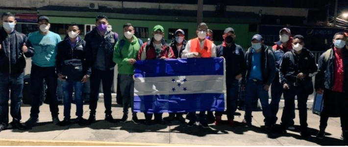 Nuevo grupo de hondureños sale del país para trabajar de manera legal en Canadá
