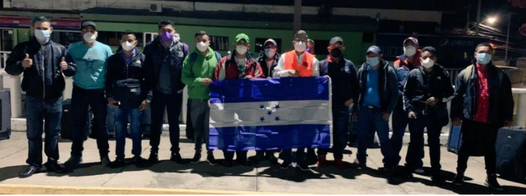 Nuevo grupo de hondureños sale del país para trabajar de manera legal en Canadá