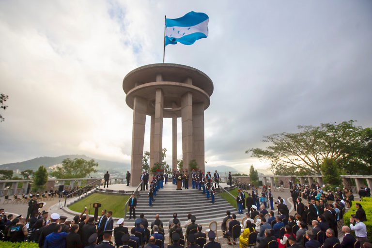 Civismo dentro y fuera de Honduras este Septiembre