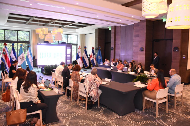 Ministra Cerna presidió II Reunión de CMT-CARD en Roatán