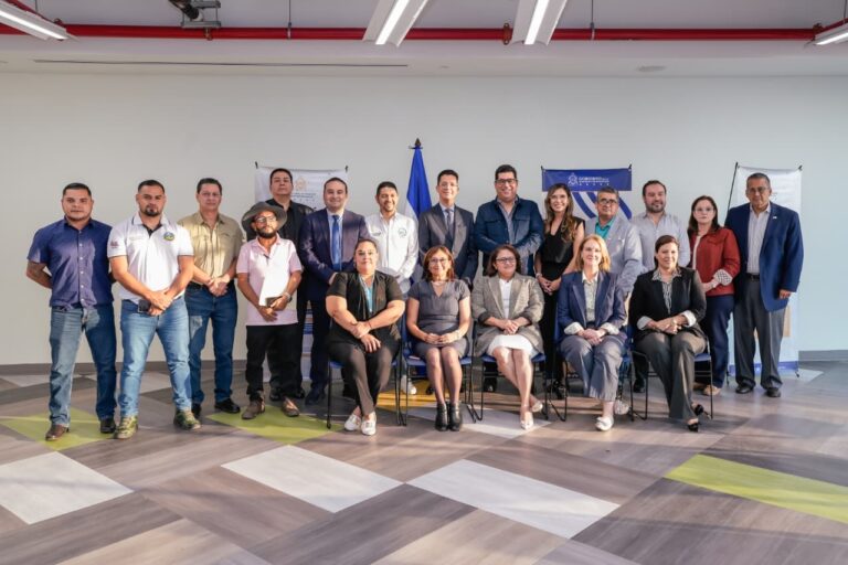 Ajuste al salario mínimo 2026–2027